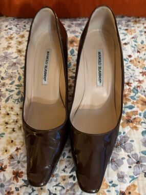 Manolo Blahnik Dark Brown Patent Leather Pointed-Toe Pumps